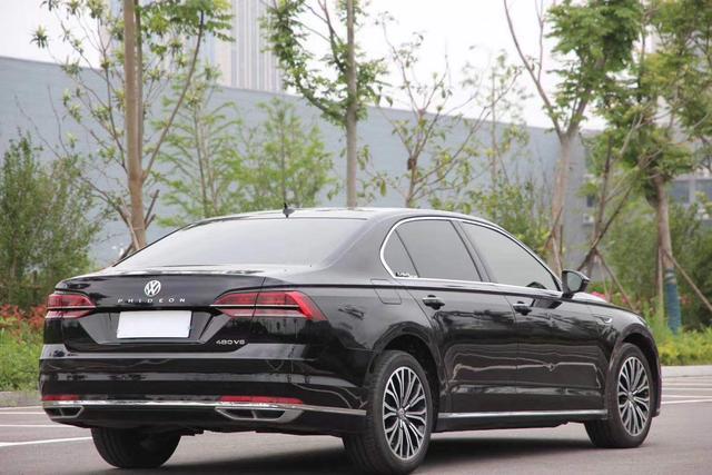 老司机今天说一款省油耐用的家用轿车2019年大众辉昂，2.0T高配
