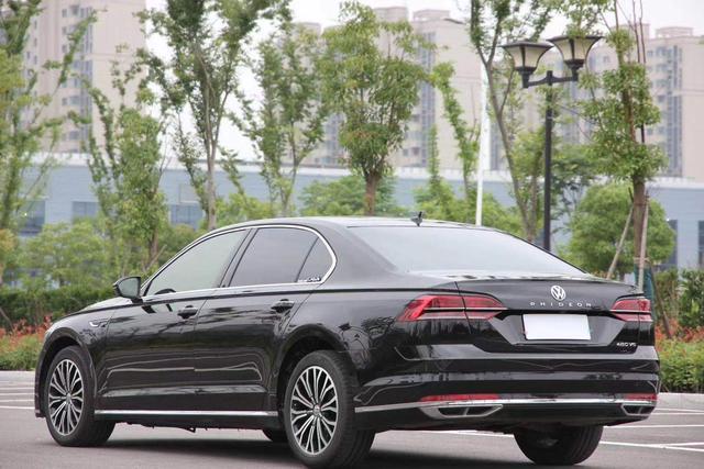 老司机今天说一款省油耐用的家用轿车2019年大众辉昂，2.0T高配