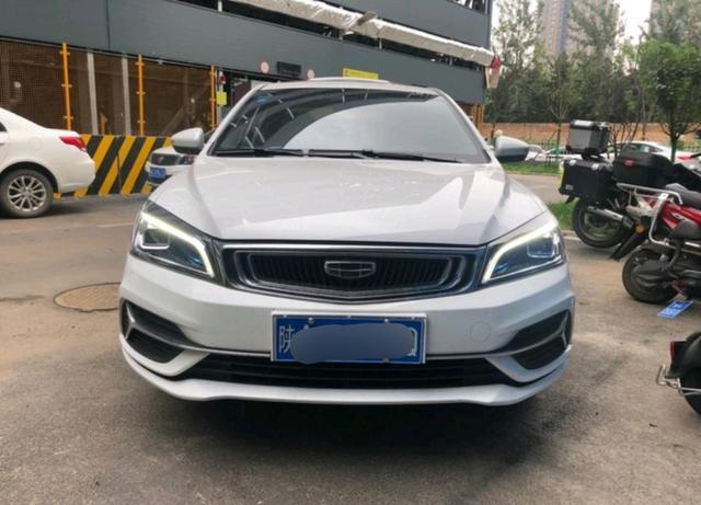 22岁小伙人生第一辆车选择了吉利帝豪，性价比很高，分享用车感受
