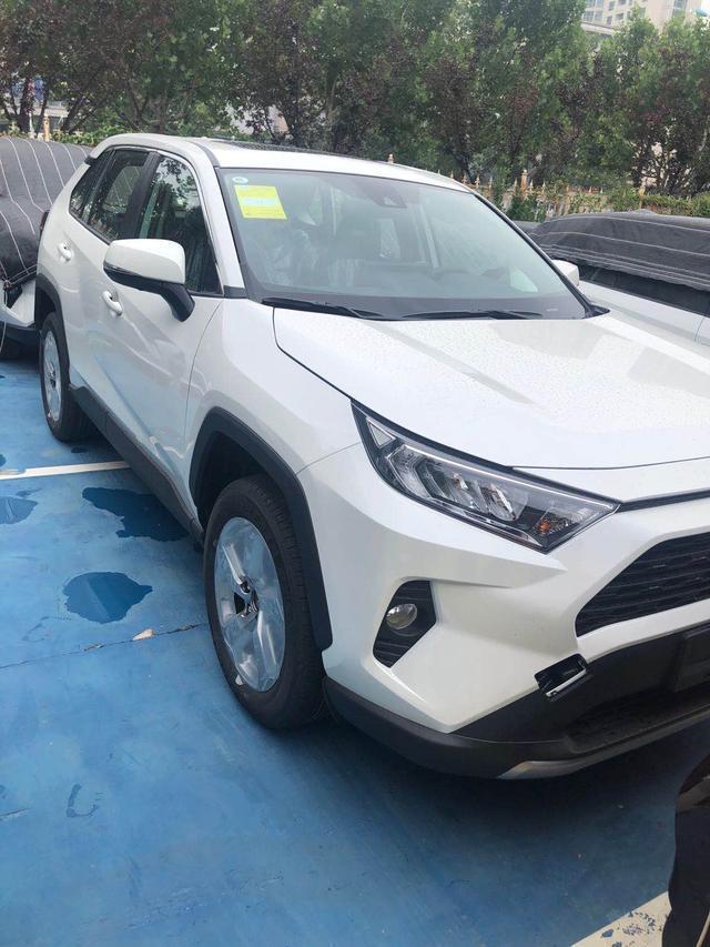 值得买的凑型SUV-2020款RAV4荣放两驱风尚-真实价格辅助提车案例