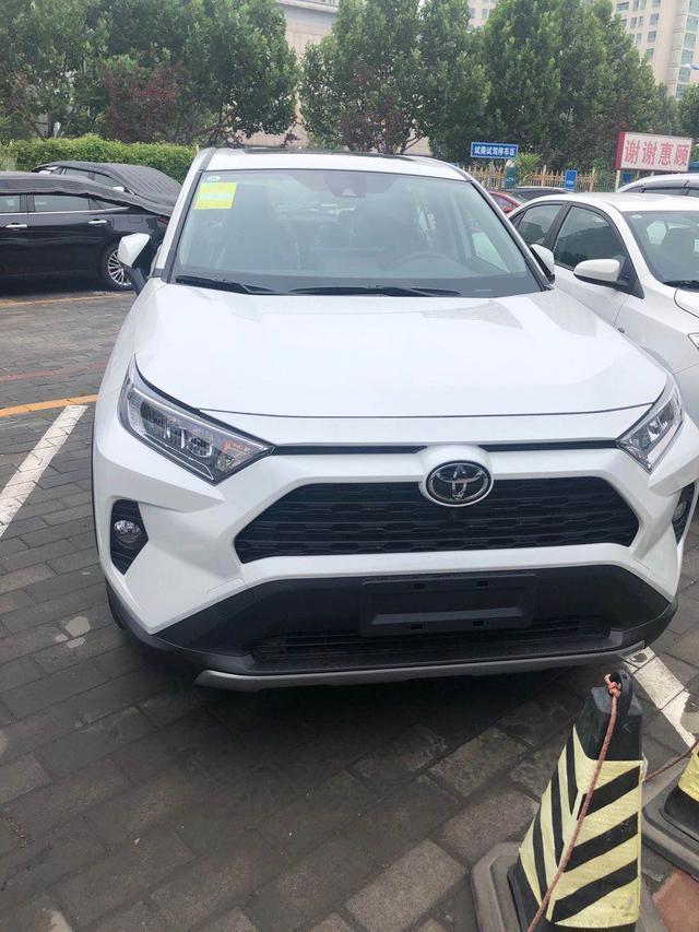 值得买的凑型SUV-2020款RAV4荣放两驱风尚-真实价格辅助提车案例