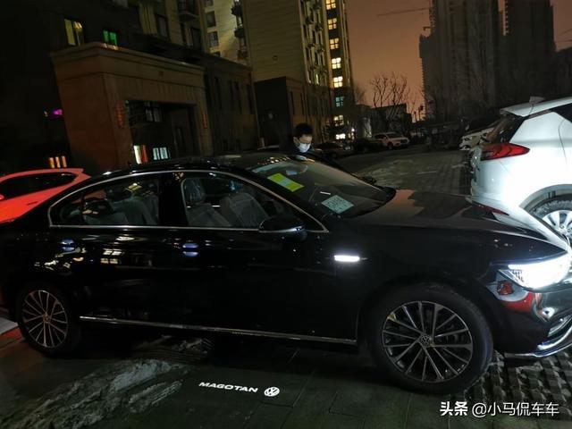 入手大众迈腾330豪华版，新款科技感爆棚，这提车价不算太贵吧