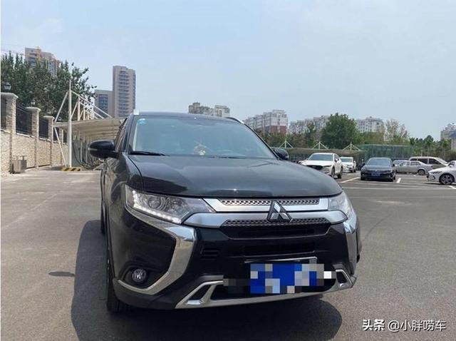 56岁大爷喜提三菱欧蓝德，外观内饰很耐看，这个价格是不是买贵了