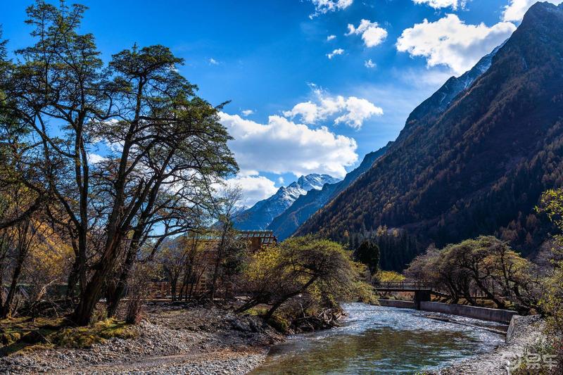 《迈腾在路上》四姑娘山，一道靓丽的风景线。