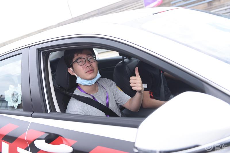解锁赛车梦，东风风神赛车学院猎弯体验营活动记录