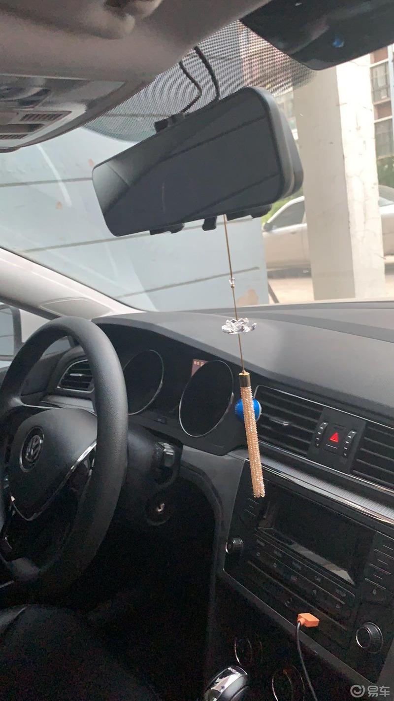 停在门口的凌渡很想去放放风
