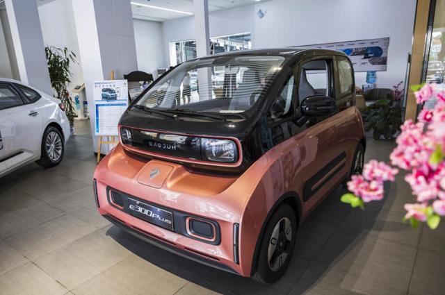 90后喜提E300Plus，颜值高还好开，质感像30万，顶配落地不到10万
