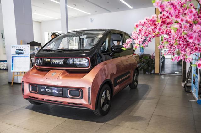 90后喜提E300Plus，颜值高还好开，质感像30万，顶配落地不到10万