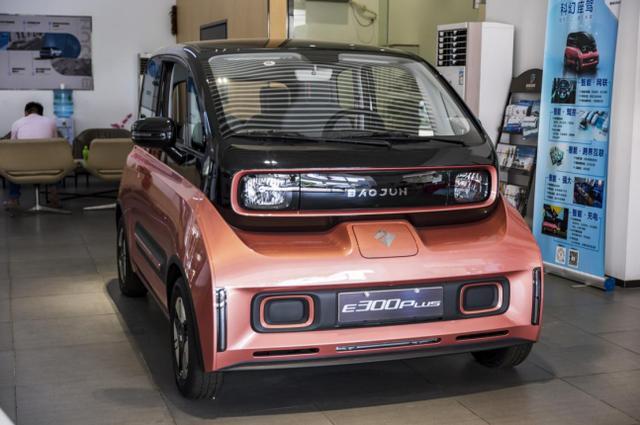 90后喜提E300Plus，颜值高还好开，质感像30万，顶配落地不到10万