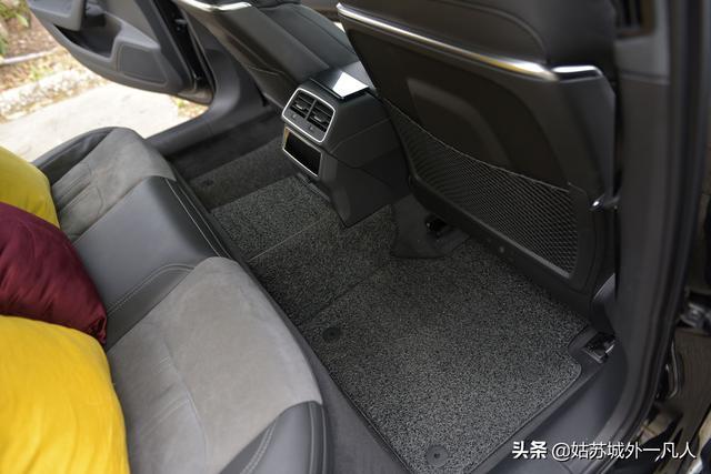 提车作业 A8L光环下的新奥迪A6L