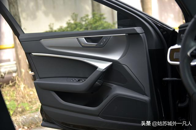 提车作业 A8L光环下的新奥迪A6L