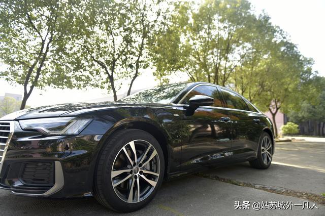 提车作业 A8L光环下的新奥迪A6L