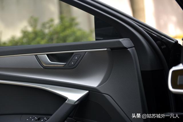 提车作业 A8L光环下的新奥迪A6L