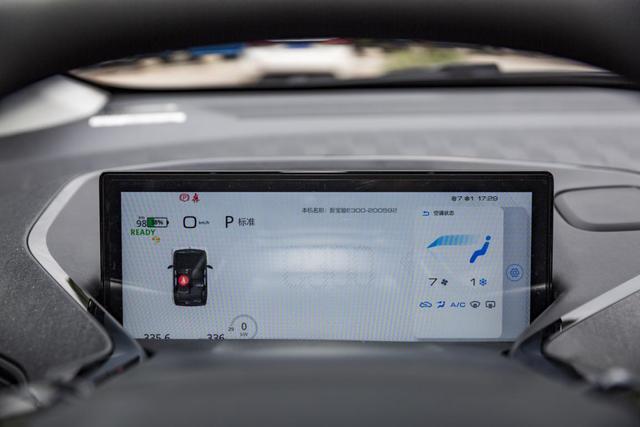 放弃高尔夫提E300，每公里仅6分钱，带自动泊车，城市出行不再愁