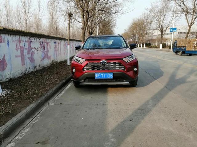 顶配四驱的荣放上路更有乐趣