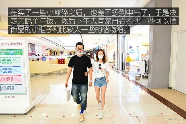 90后小夫妻周末大采购 刚提的新迈腾派上用场了