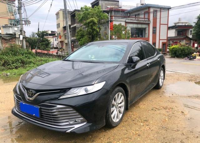 38岁大叔喜提丰田凯美瑞，油耗满意，分享2300公里用车感受