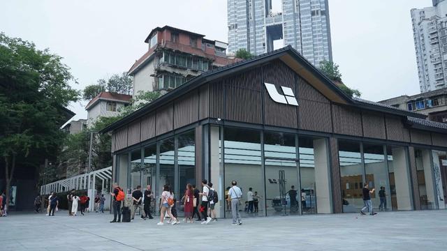 提了一台理想ONE，大六座布局，比奥迪Q5好开，落地33万多