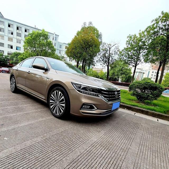 工作四年总算提车，直接一步到位，拿下B级标杆——帕萨特