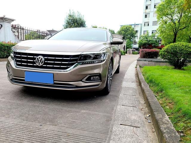 工作四年总算提车，直接一步到位，拿下B级标杆——帕萨特