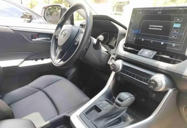 22万提丰田SUV，朋友开了六千公里后有话要说，感触颇深