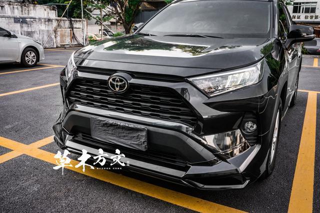 rav4荣放提车作业20款rav4荣放都市版进阶黑武士第一步改装包围套件