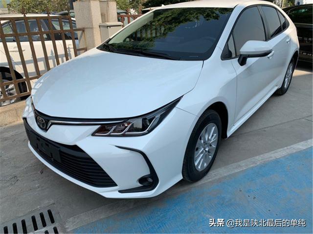 30岁，人生第一辆车，入手丐版卡罗拉