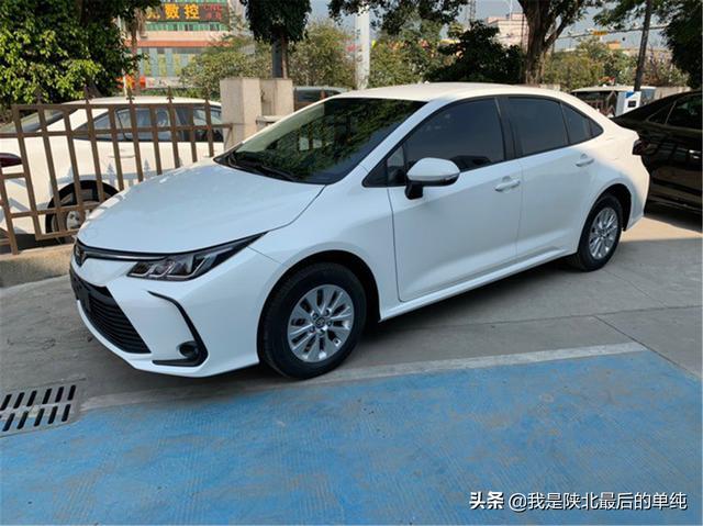 30岁，人生第一辆车，入手丐版卡罗拉