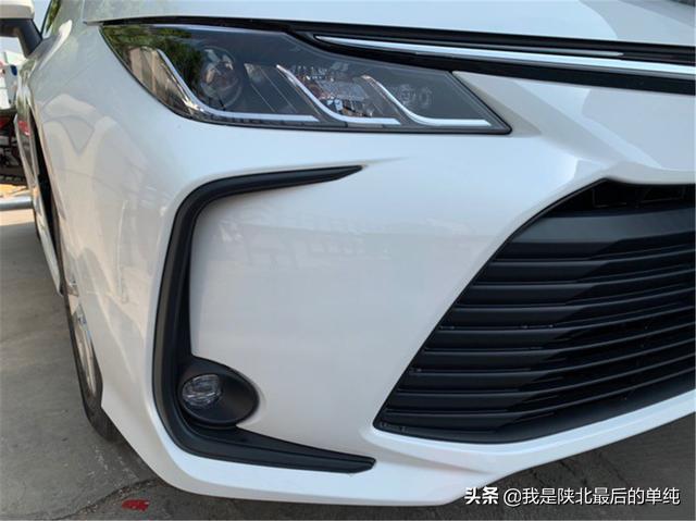 30岁，人生第一辆车，入手丐版卡罗拉