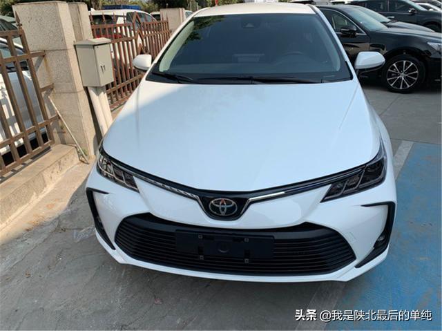 30岁，人生第一辆车，入手丐版卡罗拉
