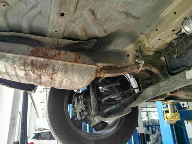 宝骏喜提“生锈大王”，两年后底盘生锈，车主：以后不买国产车