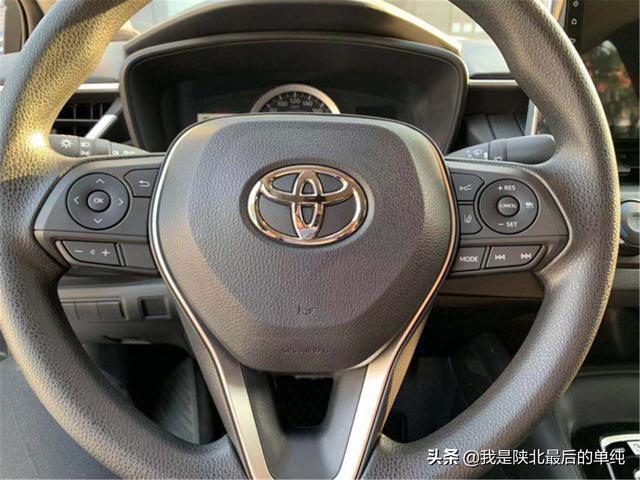 30岁，人生第一辆车，入手丐版卡罗拉