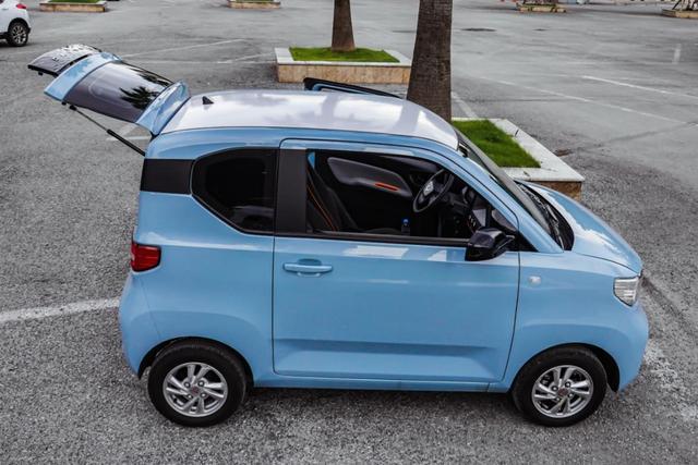 3万多提宏光MINI EV，车主：比轩逸好开多了，很适合代步