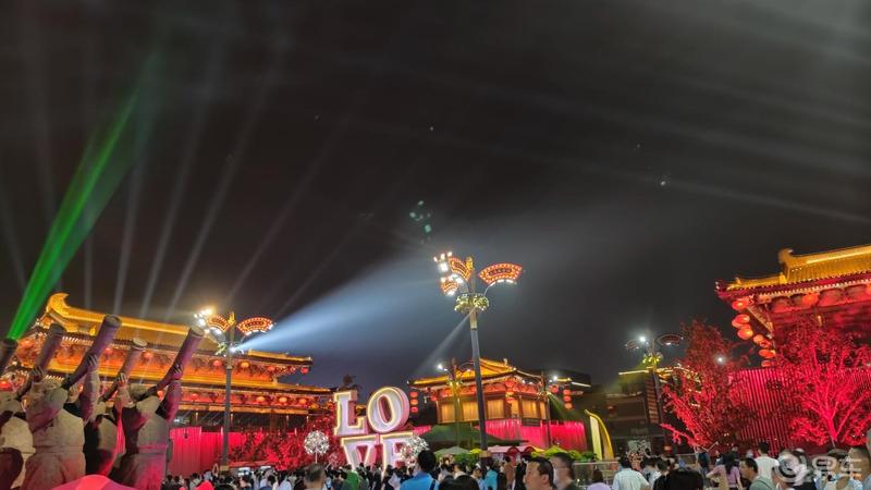 【奔跑吧，陕西】【青青河边草】18.与美食恋雪一起夜游网红打卡地大唐不夜城步行街