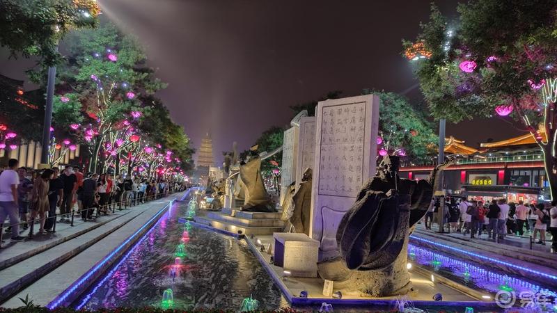 【奔跑吧，陕西】【青青河边草】18.与美食恋雪一起夜游网红打卡地大唐不夜城步行街