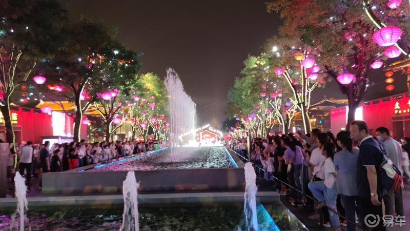 【奔跑吧，陕西】【青青河边草】18.与美食恋雪一起夜游网红打卡地大唐不夜城步行街