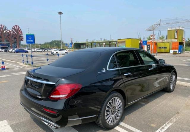 终圆豪车梦，32岁小伙喜提奔驰E300L，分享了真实用车感受