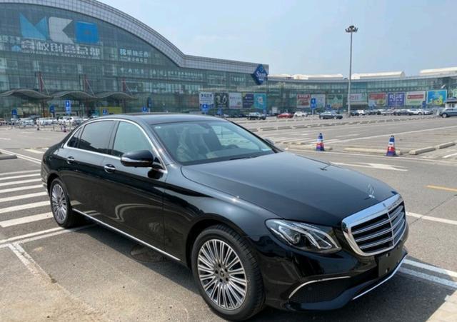 终圆豪车梦，32岁小伙喜提奔驰E300L，分享了真实用车感受