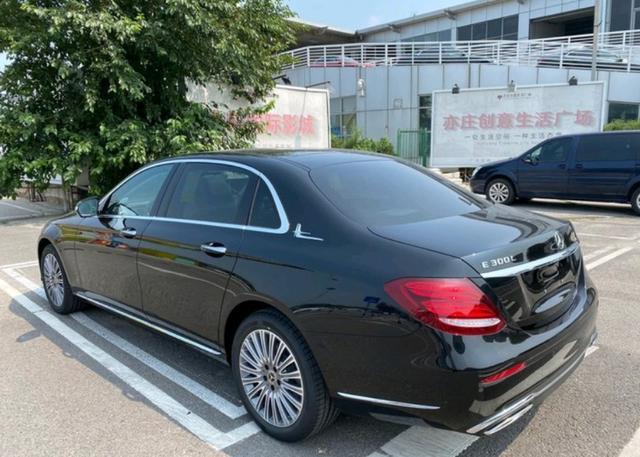 终圆豪车梦，32岁小伙喜提奔驰E300L，分享了真实用车感受