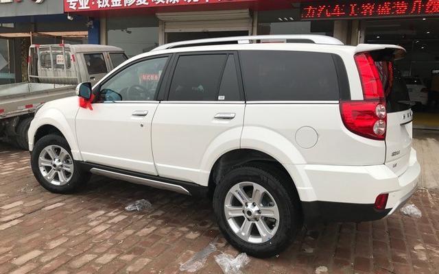 11万的SUV也是配四驱，底盘高适合工地，爬山坡不吃力