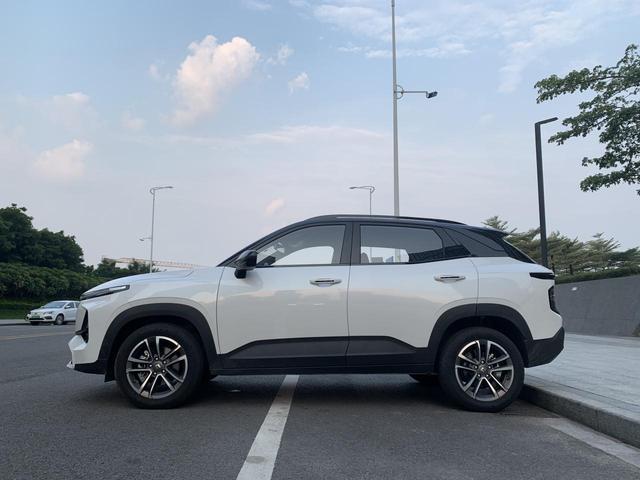 90后的第一辆车，10万拿下网红SUV，RS-3还可自动驾驶