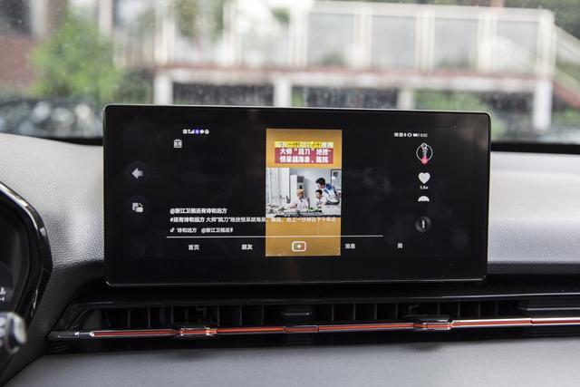 90后的第一辆车，10万拿下网红SUV，RS-3还可自动驾驶
