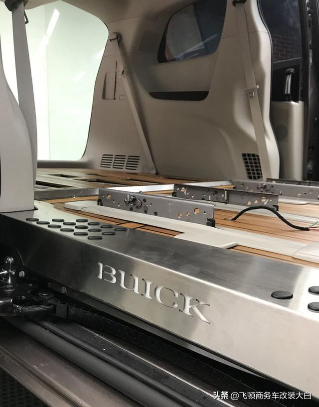 2020款别克GL8 652T乞丐版升级为家用及商用头等舱