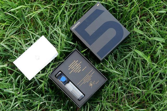 支持华为HiCar的旗舰4K行车记录仪，海思芯片4g远程互联