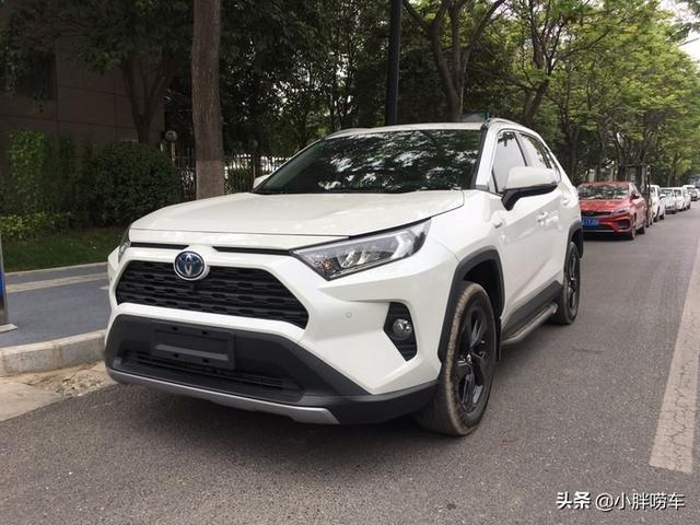 57岁大爷喜提RAV4荣放，混动动力不错，这个价格好像买贵了