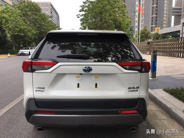 57岁大爷喜提RAV4荣放，混动动力不错，这个价格好像买贵了
