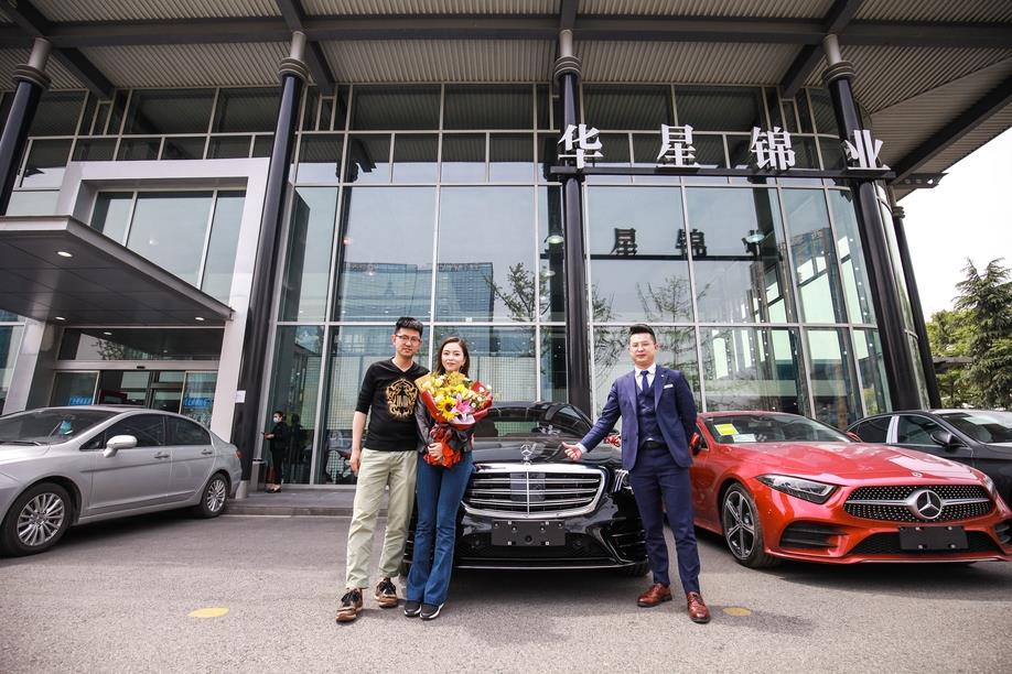 在4s,认证一张,提车合照.