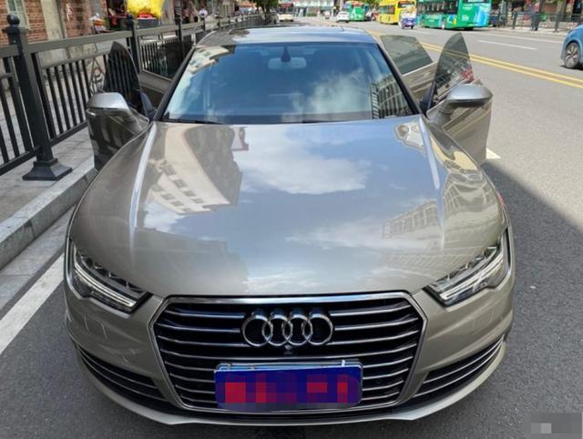 一次入手两台E300，可自动泊车，难怪车主要让A7在家吃灰