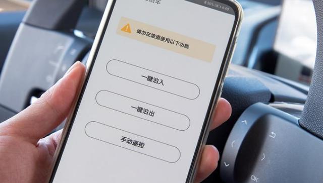 一次入手两台E300，可自动泊车，难怪车主要让A7在家吃灰