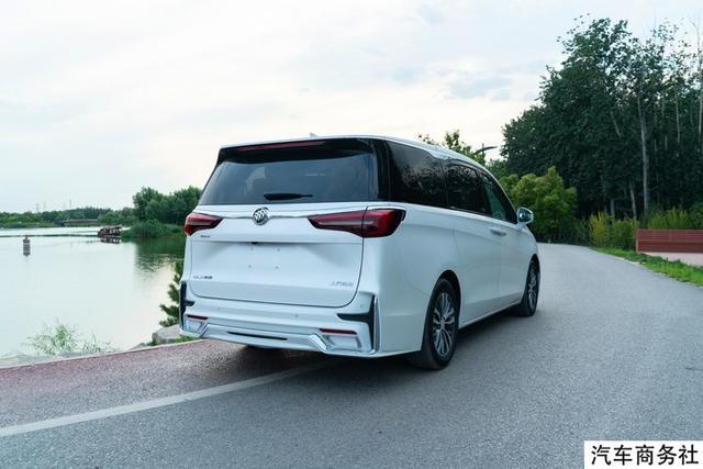 2020款别克GL8es653「改装雷神大包围+帝王蓝内饰」